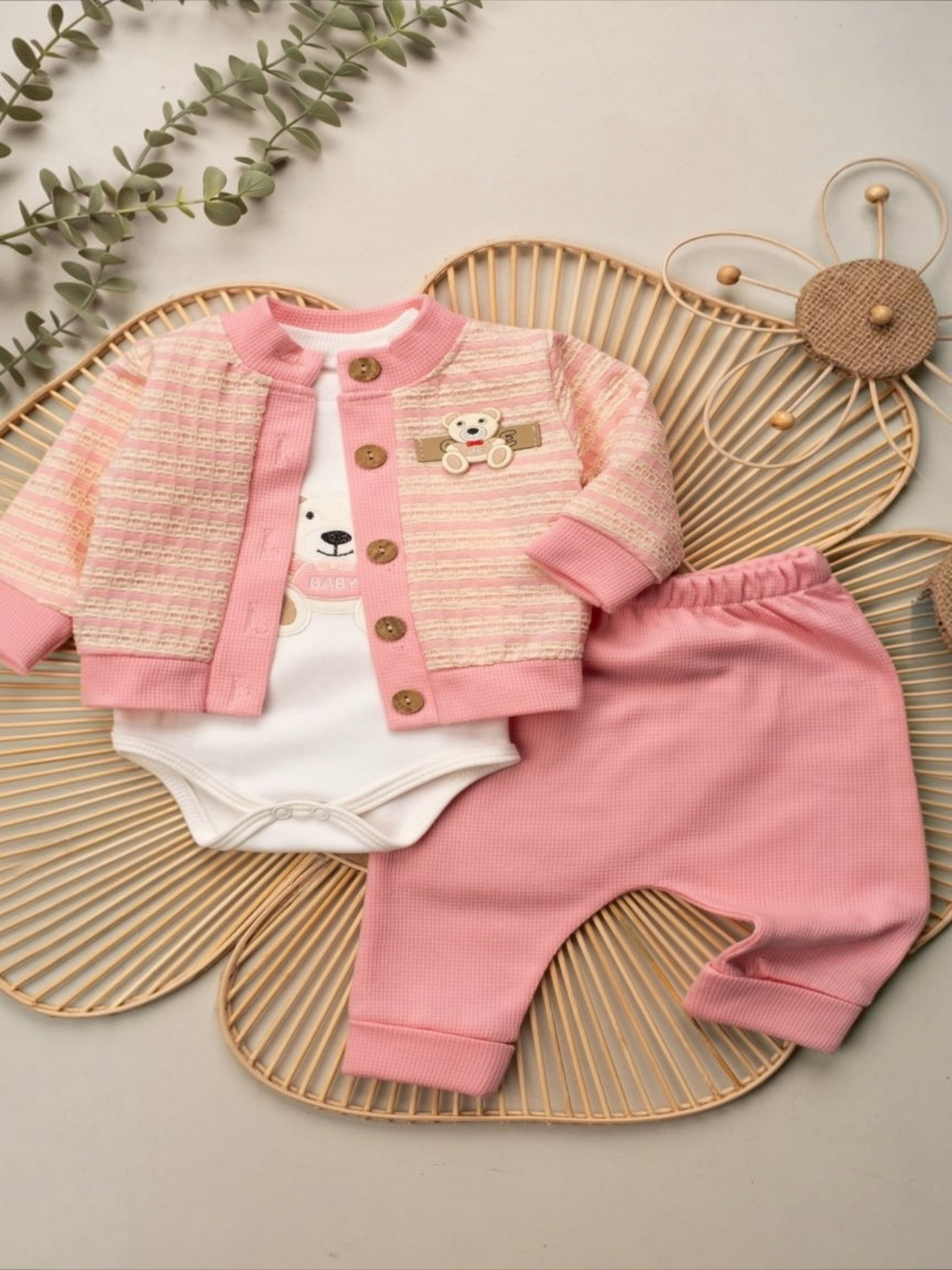 Set 3 piese pentru fetițe: Jacheta stil tweed cu ursuleț, Body și Pantaloni roz