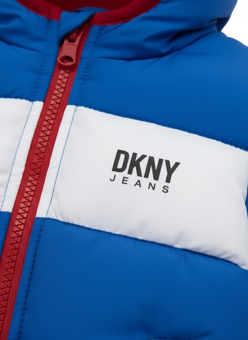 Combinezon DKNY albastru cu detalii roșii și albe