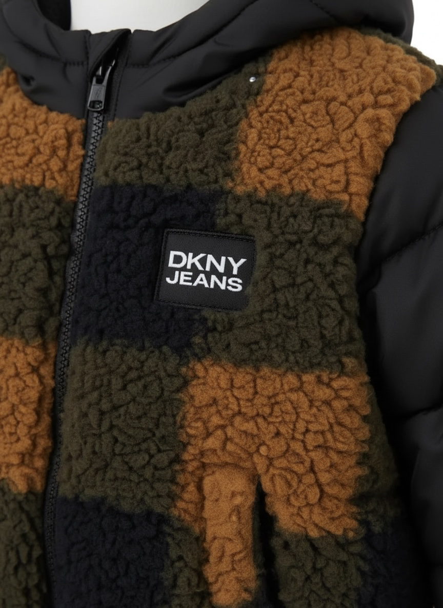 Combinezon DKNY cu imprimeu in carouri in nuanțe de maro si negru