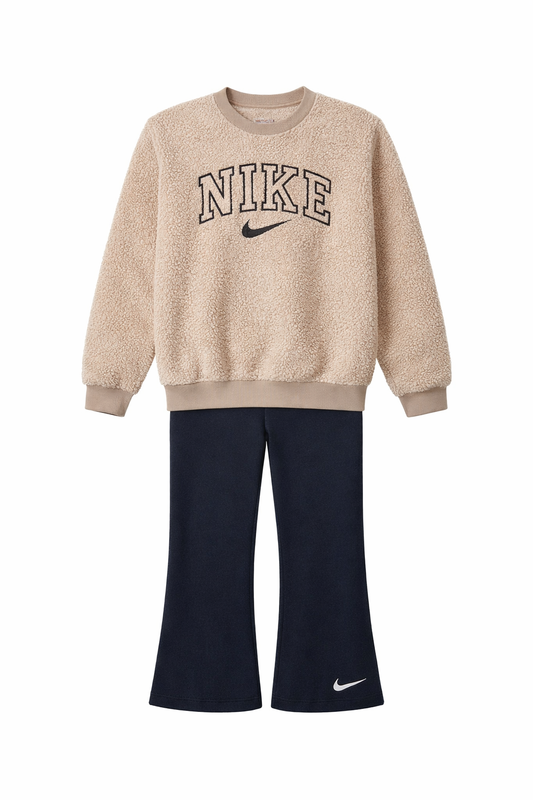 Set Nike Kids - Bluză Teddy Oversized și Pantaloni Evazați, Bej/Negru