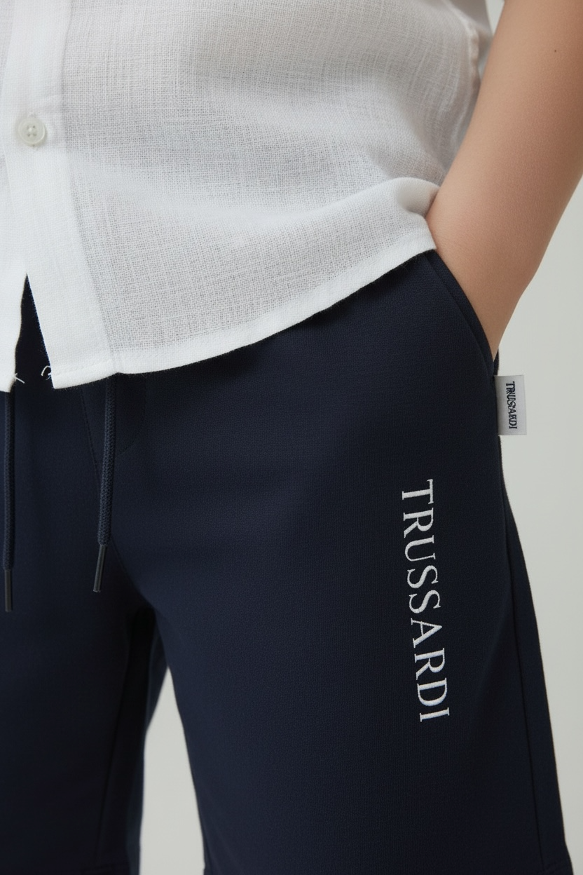 Set Elegant Copii Trussardi Junior – Cămașă Albă și Pantaloni Bleumarin