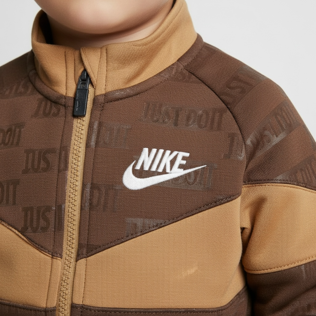 Set Trening Maro Copii Nike – Design Sportiv cu Detalii Aurii