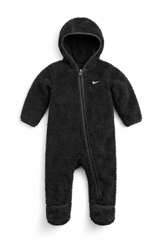 Combinezon plușat Nike bebeluși, model "Ursuleț" cu glugă, negru