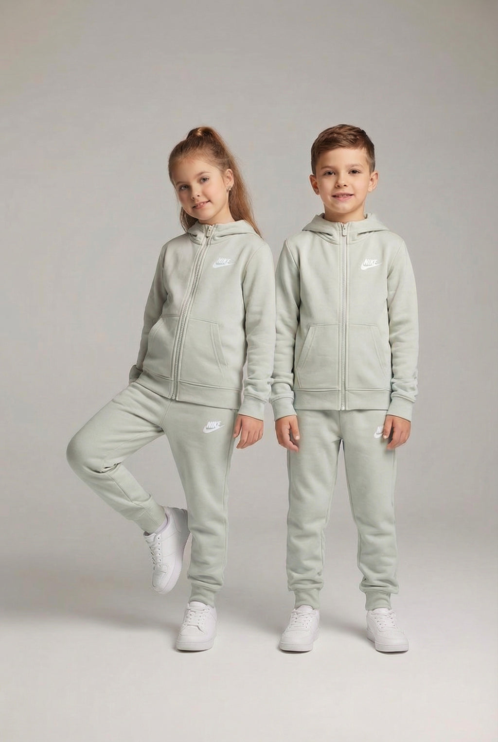 Set Trening Nike Kids Sportswear – Hanorac cu Fermoar și Pantaloni Gri Mint