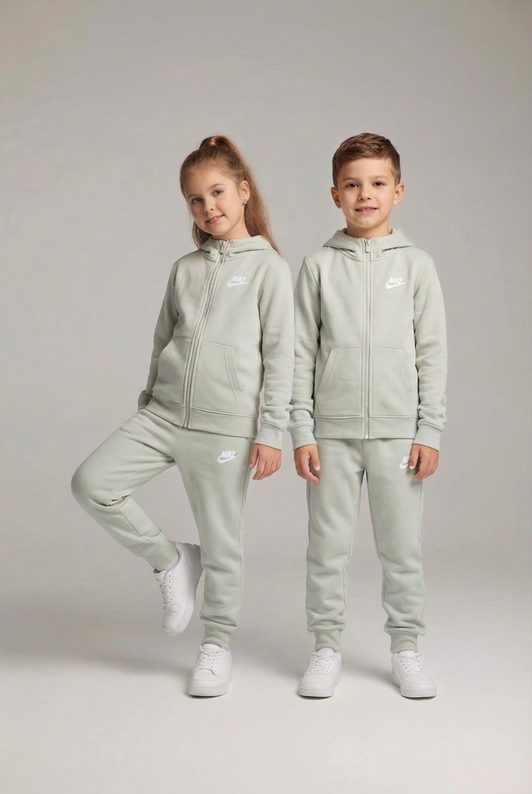 Set Trening Nike Kids Sportswear – Hanorac cu Fermoar și Pantaloni Gri Mint