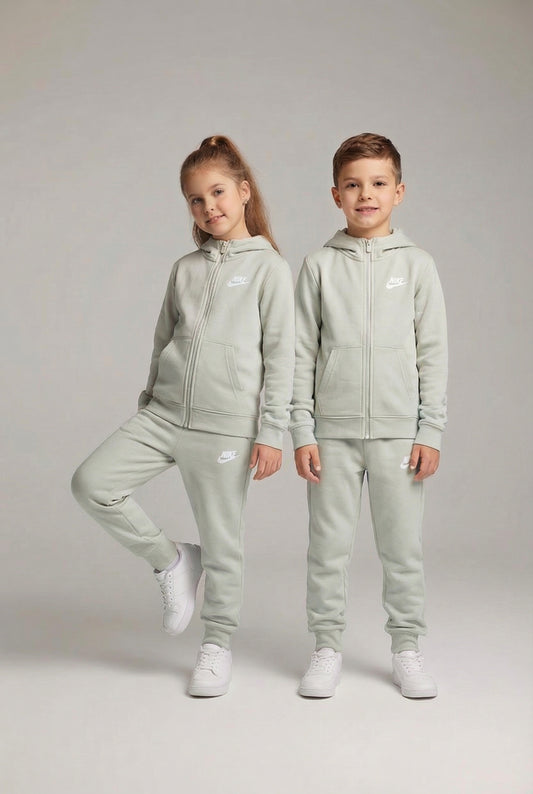 Set Trening Nike Kids Sportswear – Hanorac cu Fermoar și Pantaloni Gri Mint