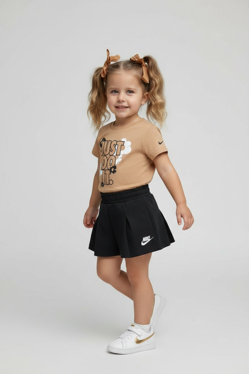 Set 2 piese de vara Nike - crem/negru cu logo central si fustita tip pantalon