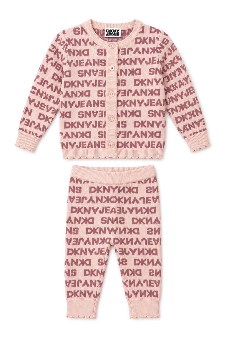 Set 2 piese fetite DKNY cu logo all over roz- cardigan si pantaloni