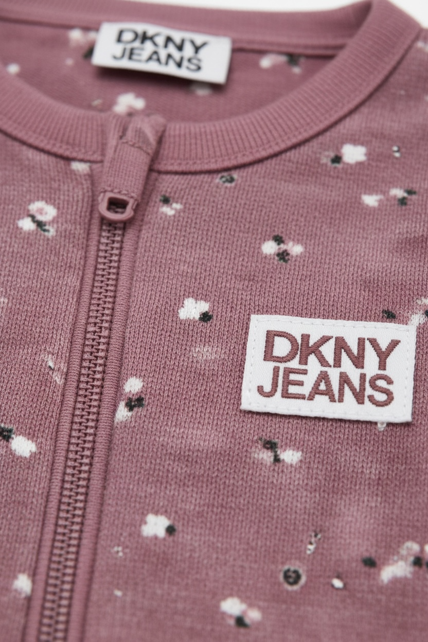 Set fetițe DKNY, salopetă tip romper roz prăfuit cu căciulă asortată