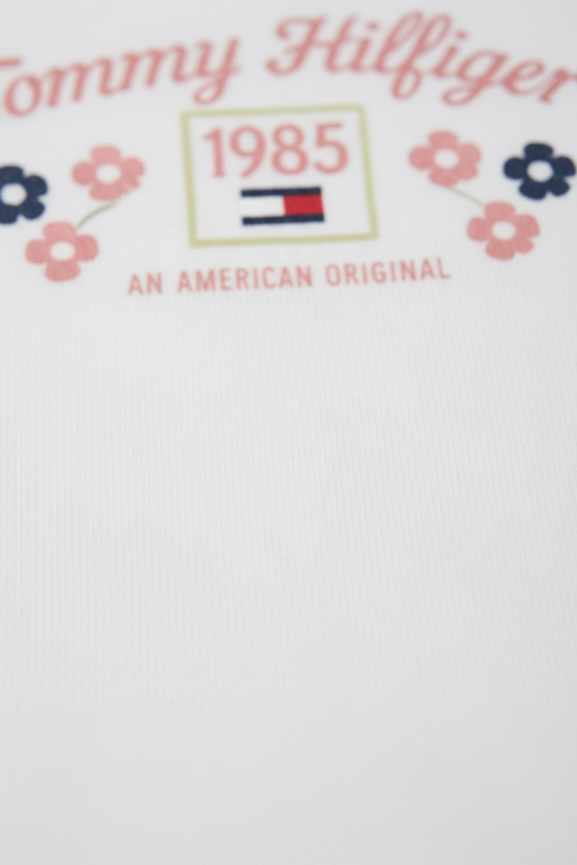 Bluza Tommy Hilfiger alba cu logo central roz pudrat