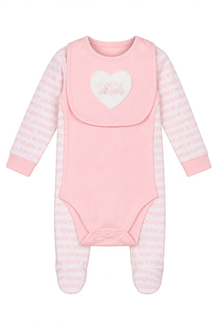 Set 3 Piese Bebe Fete DKNY: Salopetă, Body și Bavețică, Roz cu Dungi/Inimioară