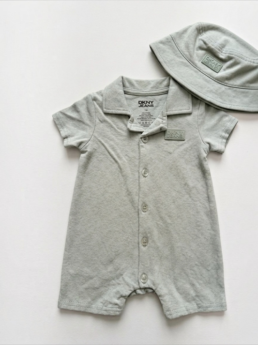 Set 2 piese verde mentă DKNY Jeans cu pălărie și salopetă