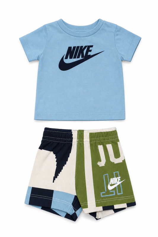 Set 2 piese Nike - tricou și pantaloni cu design grafic
