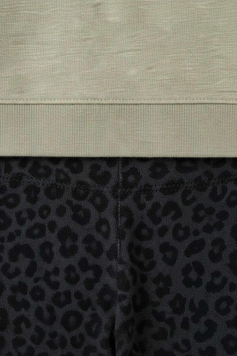 Set 2 piese fetite - bluza verde kaki si pantaloni imprimeu leopard