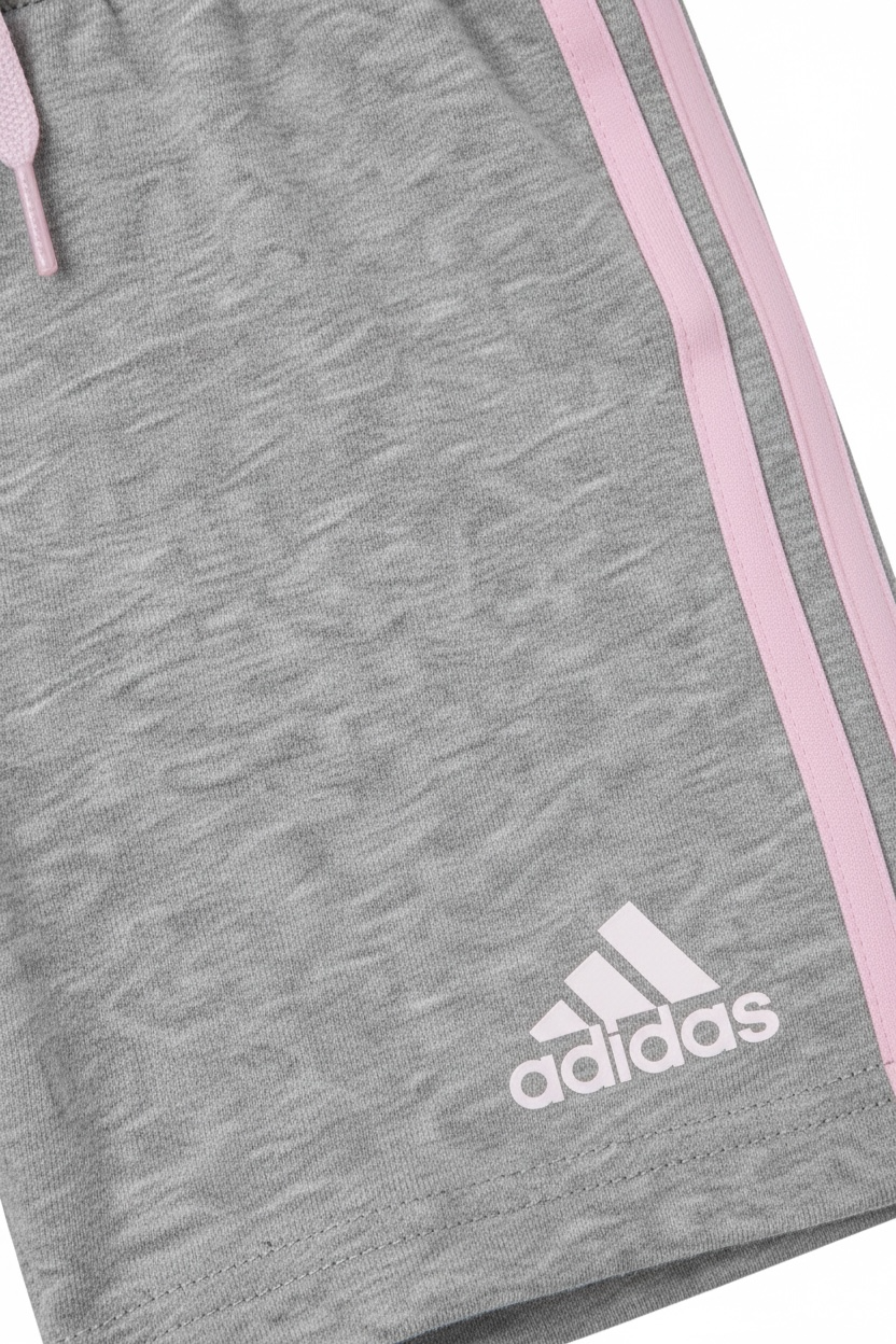 Set vara Adidas - roz pudrat si gri, tricou si pantaloni scurti cu talie elastica