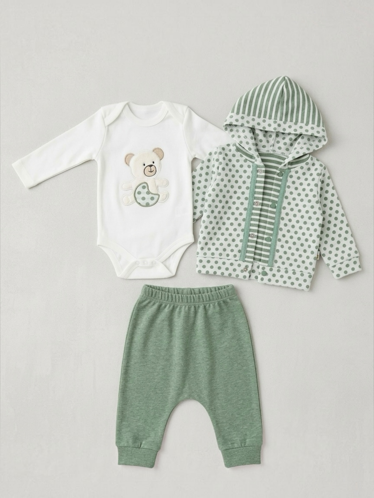 Set 3 Piese Bebeluși – Body cu element urs pufos, Jachetă cu Glugă, Pantaloni Verde mentă