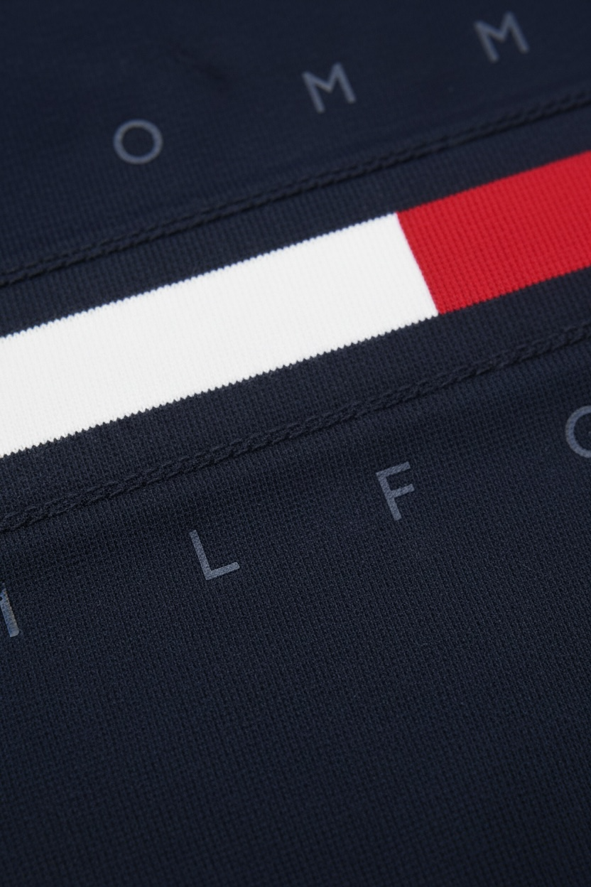 Tricou Tommy Hilfiger - bleumarin cu logo central si design minimalist