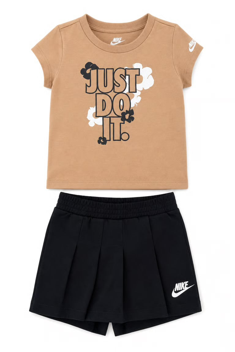 Set 2 piese de vara Nike - crem/negru cu logo central si fustita tip pantalon