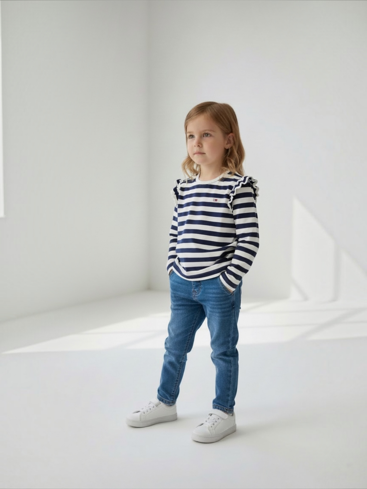 Bluză Tommy Hilfiger Kids cu Dungi și Volane – Stil Maritim Elegant, Bumbac Premium