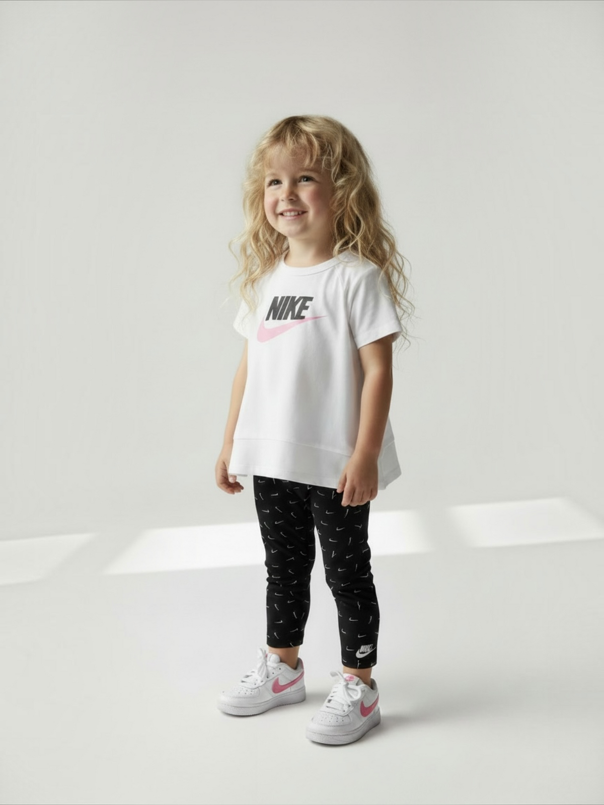 Set 2 piese Nike - tricou alb si colanti sport negri cu logo imrpimat