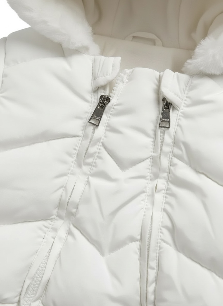 Combinezon DKNY alb crem cu glugă și blăniță