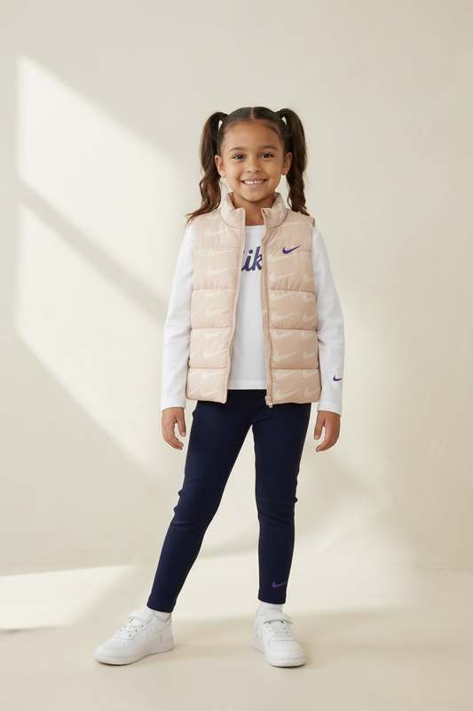 Set Nike fete 3 piese: Vestă crem matlasată, Bluză albă și Colanți negri