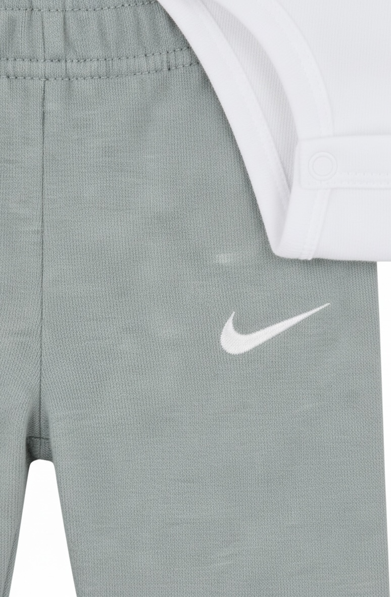 Set Nike bebeluși 3 piese, Bluza, Body alb și Pantaloni sport