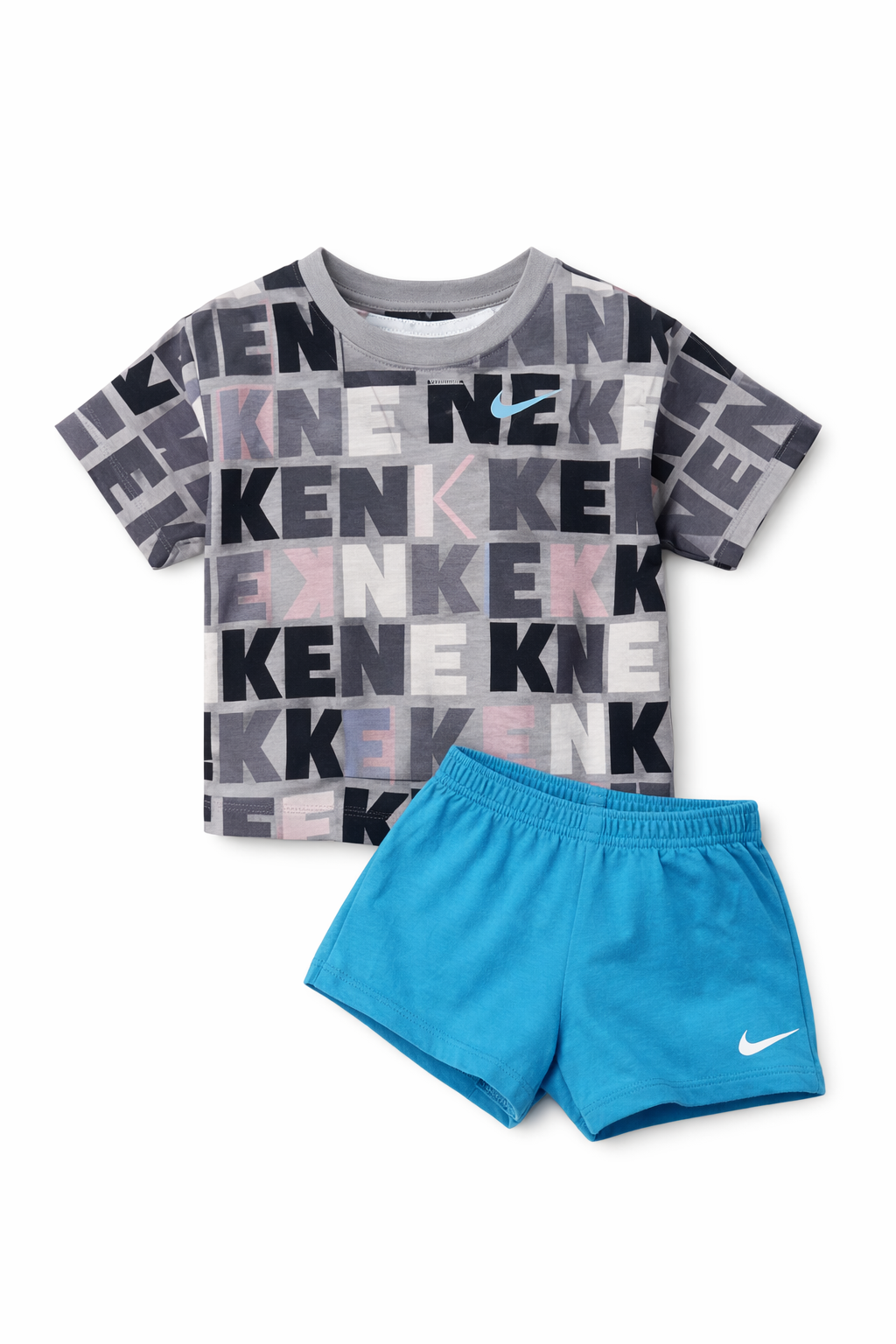 Set Nike copii, tricou cu model grafic alb-negru și pantaloni scurți bleu