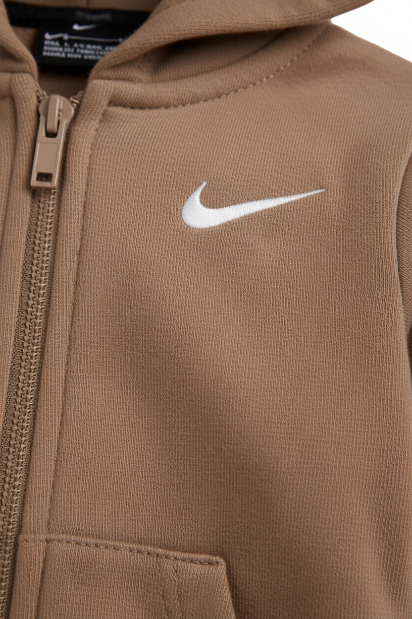 Set complet bebeluși Nike, 3 piese - hanorac maro, pantaloni si body alb