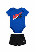 Set sport Nike copii, Tricou albastru cu logo și pantaloni scurți negri