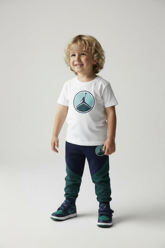 Trening Jordan copii, set tricou alb și pantaloni sport verde închis